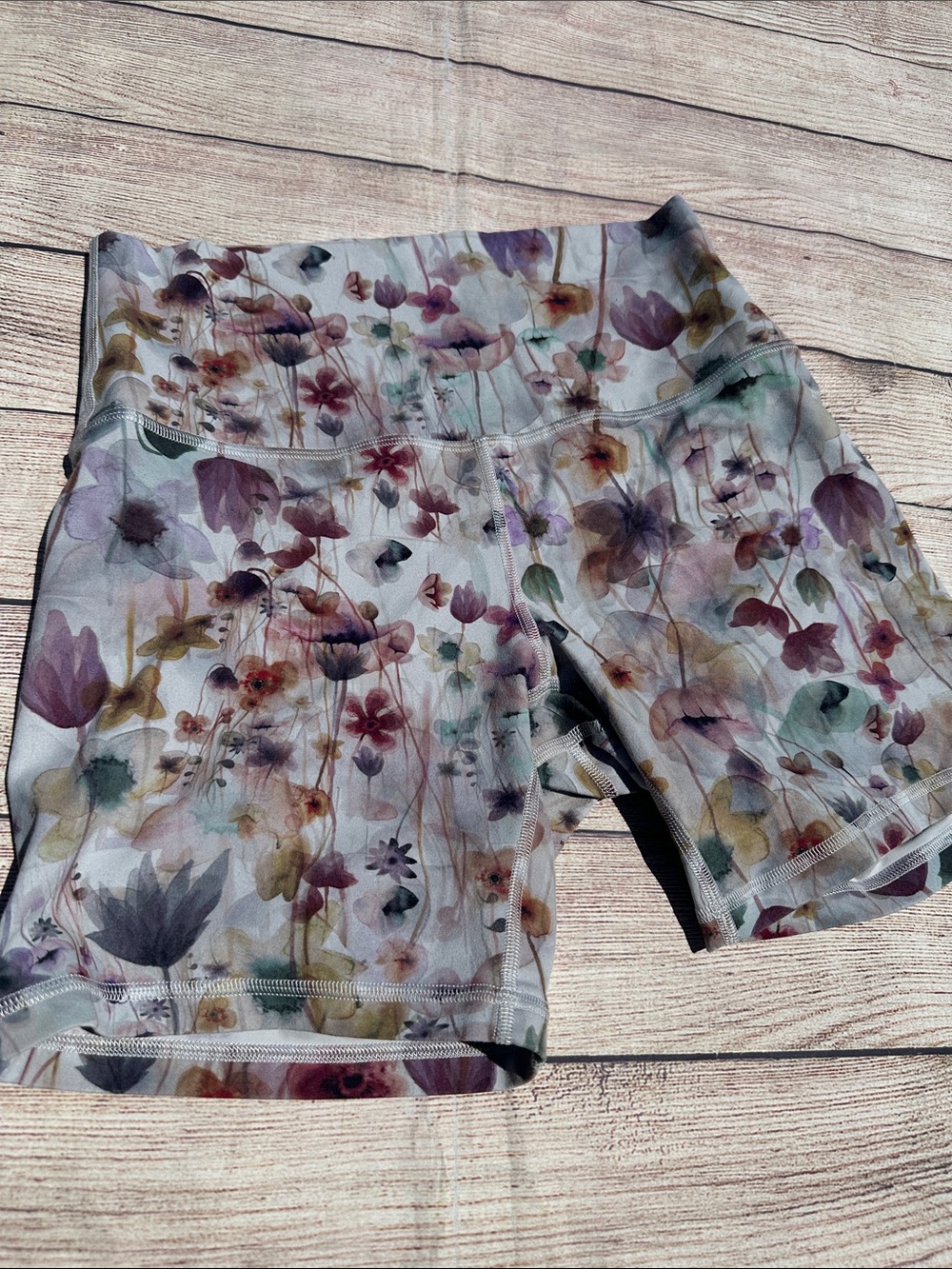 Lululemon Floral High-Rise Stretch Women's Shorts Multicolor 6” Size 8